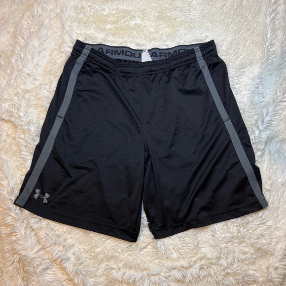 Under Armour Men's XL Black/gray Athletic Shorts no liner 8” inseam - Picture 1 of 9
